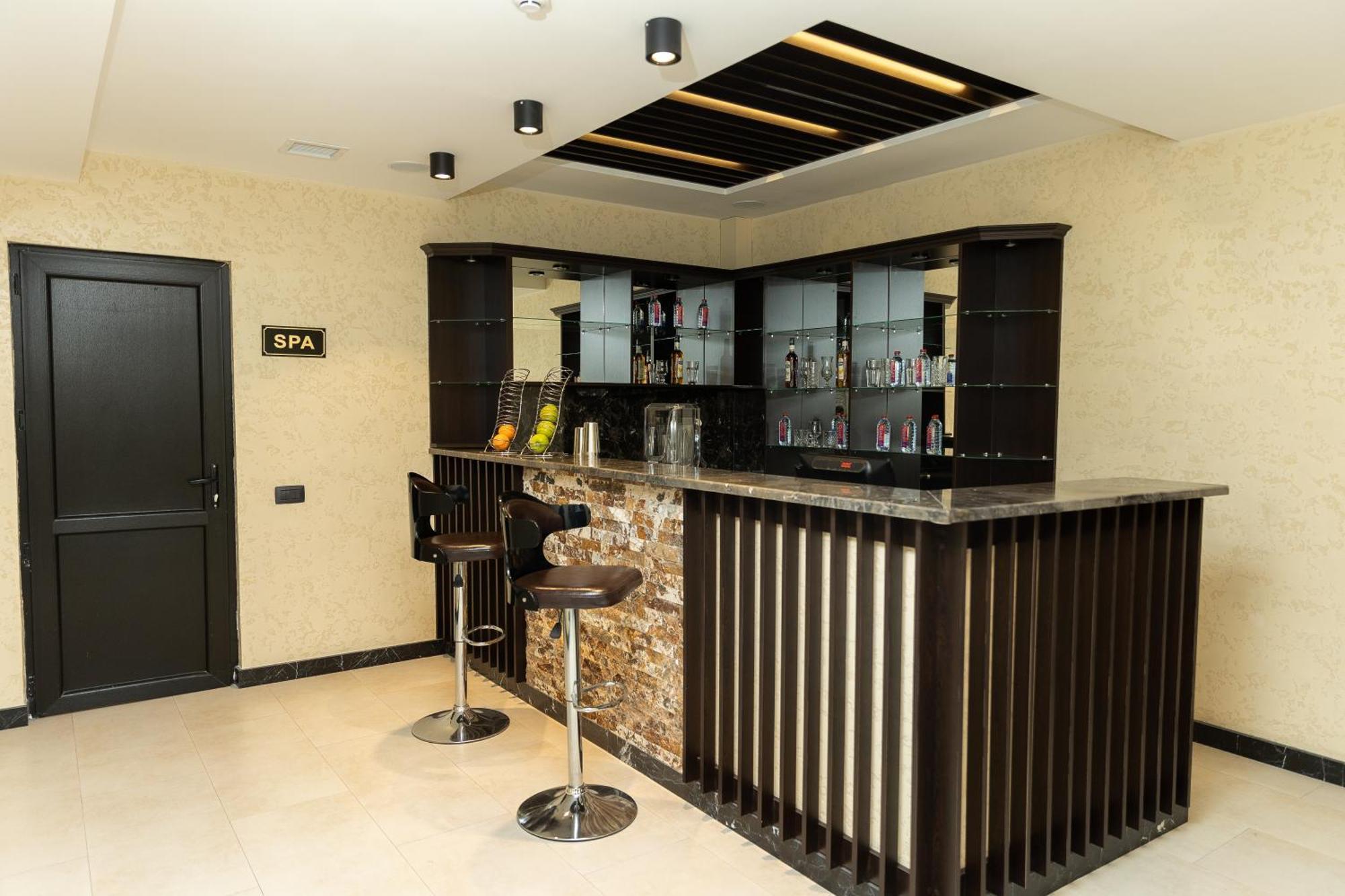 Leon Hotel Spa Ganja Extérieur photo